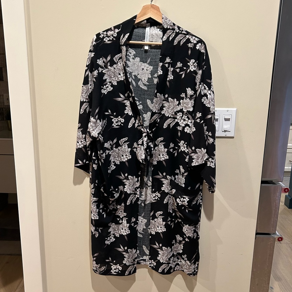 Black Floral Open-Front Robe / Duster
